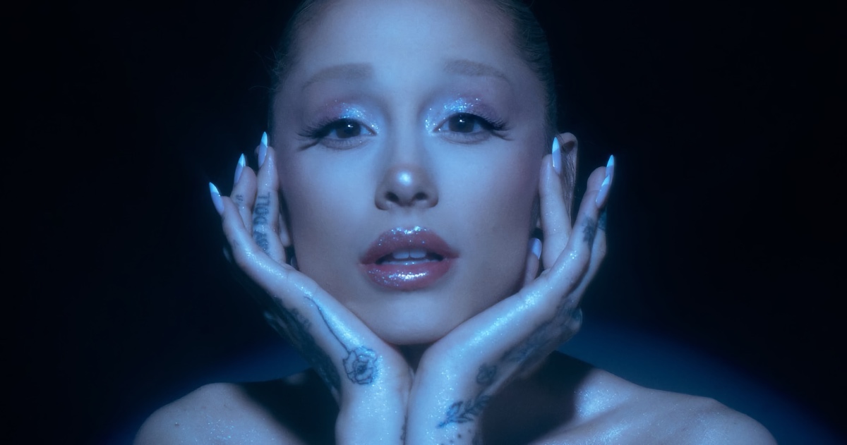 Ariana Grande & r.e.m. Beauty Shimmer with Fembot Makeup 1 Ariana Grande rem Beauty Fem Bot