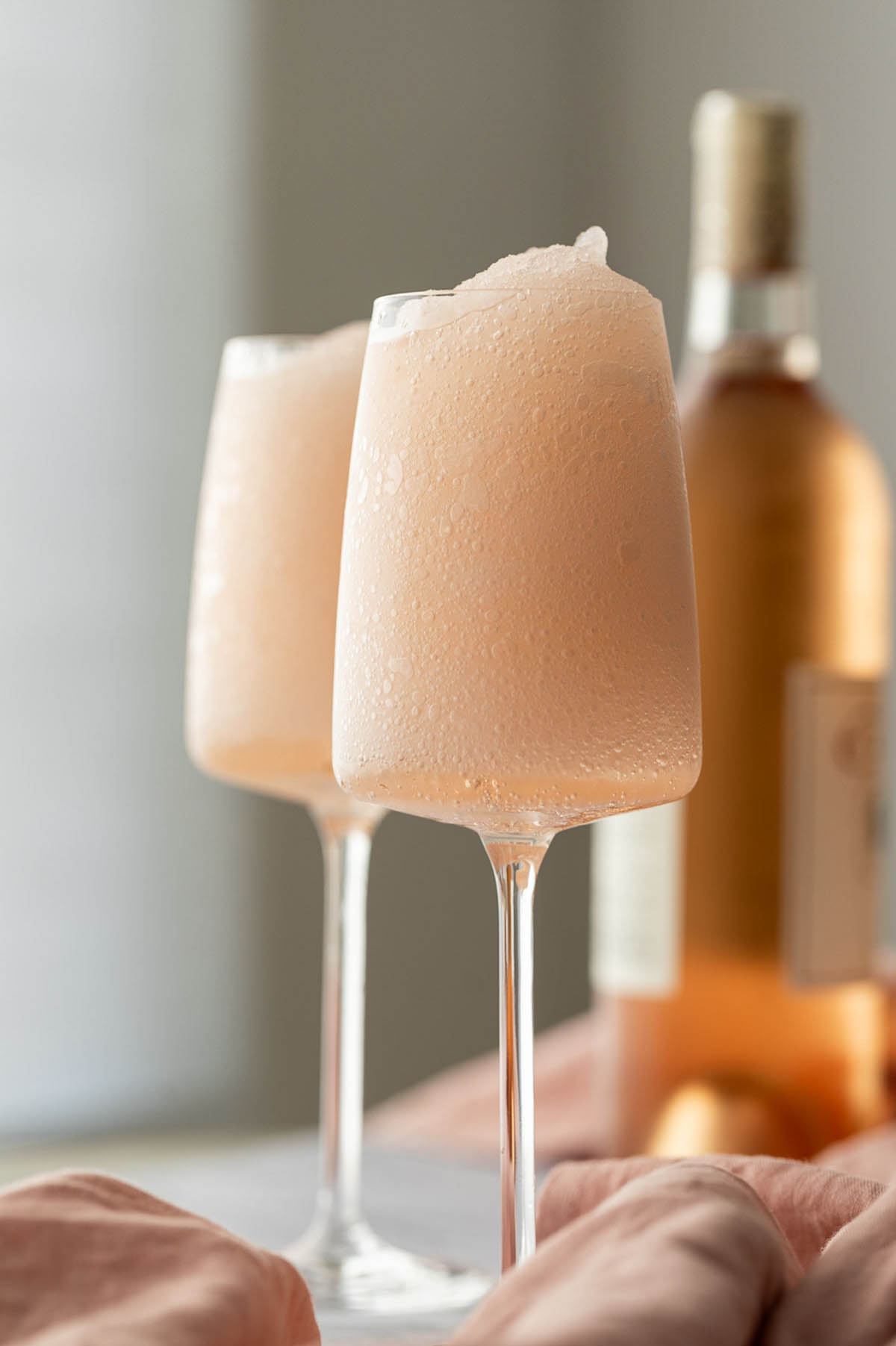 Frosé Wine Slushies 1 FT Rose wine slushie recipe